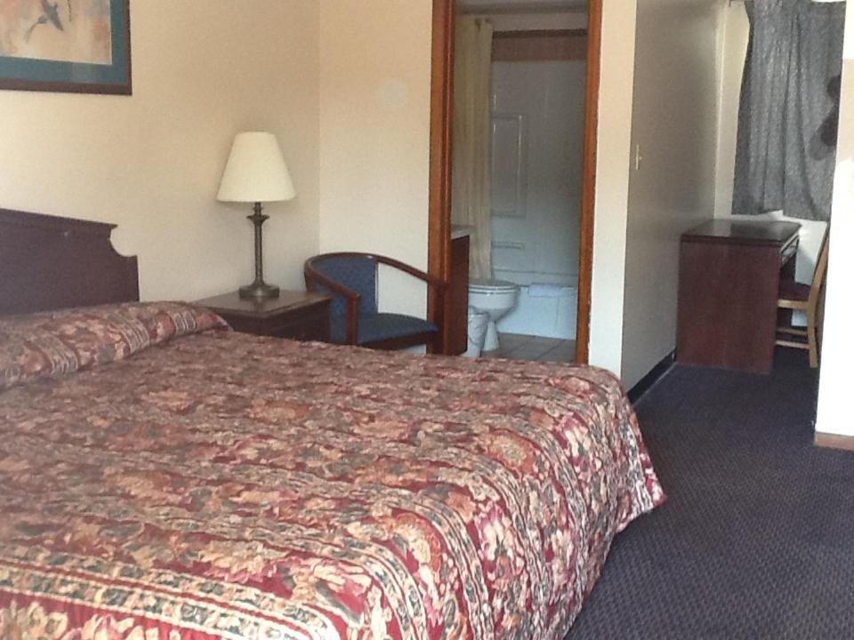 New Rome Motel Room photo