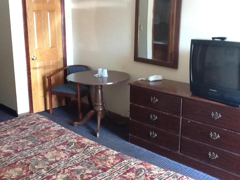 New Rome Motel Room photo